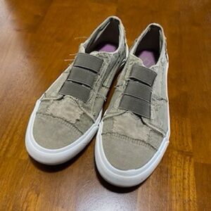 BLOWFISH MARLEY MANDI Army Green Distressed Slip On Sneakers Women’s US 9